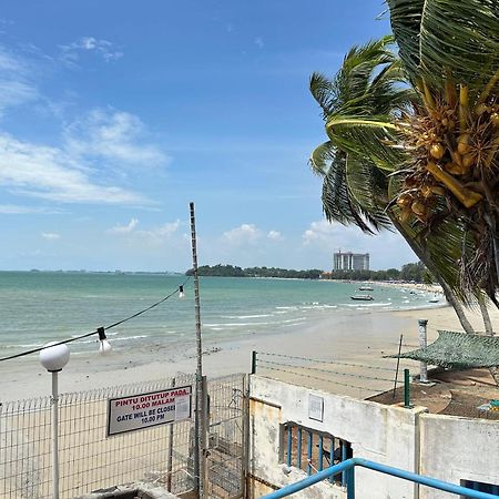 Newly Renovated Comfy Beachfront View At Seri Bulan بورت ديكسون المظهر الخارجي الصورة