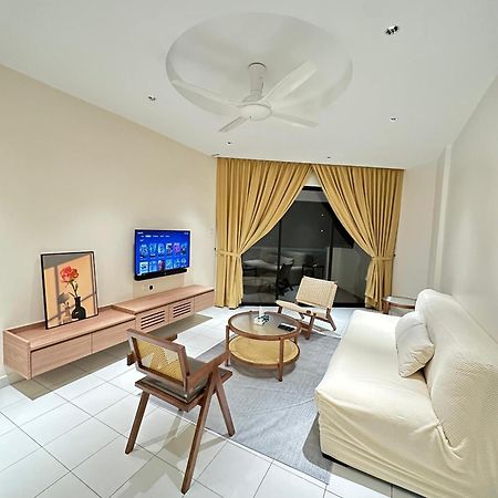 Newly Renovated Comfy Beachfront View At Seri Bulan بورت ديكسون المظهر الخارجي الصورة