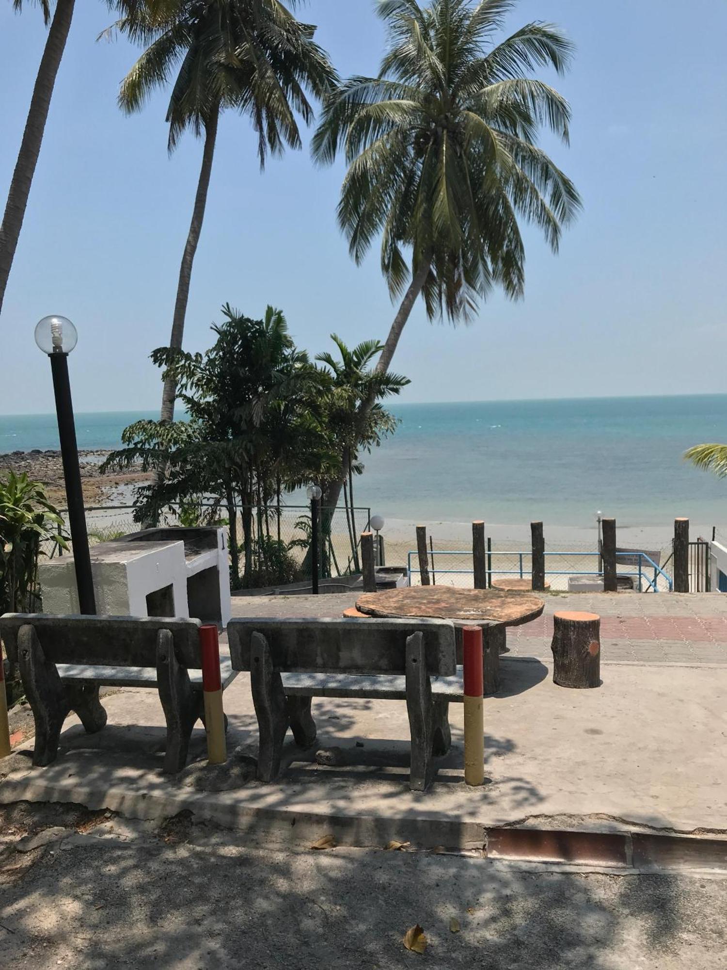 Newly Renovated Comfy Beachfront View At Seri Bulan بورت ديكسون المظهر الخارجي الصورة