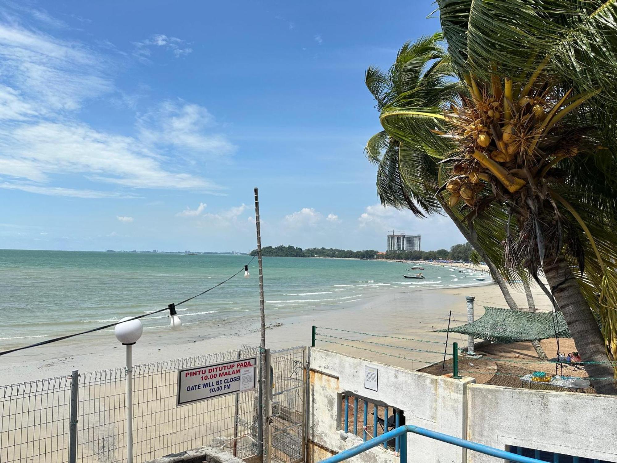 Newly Renovated Comfy Beachfront View At Seri Bulan بورت ديكسون المظهر الخارجي الصورة