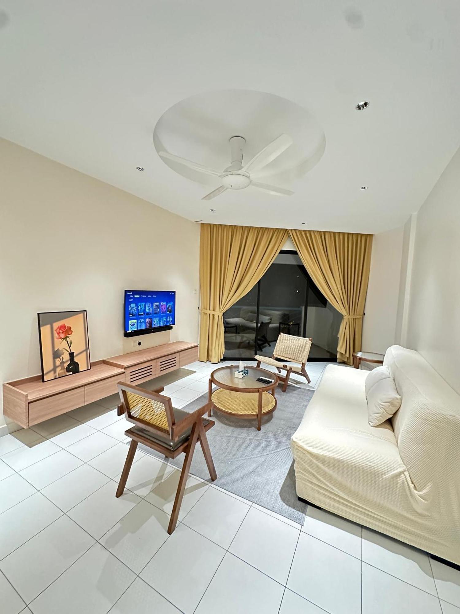 Newly Renovated Comfy Beachfront View At Seri Bulan بورت ديكسون المظهر الخارجي الصورة
