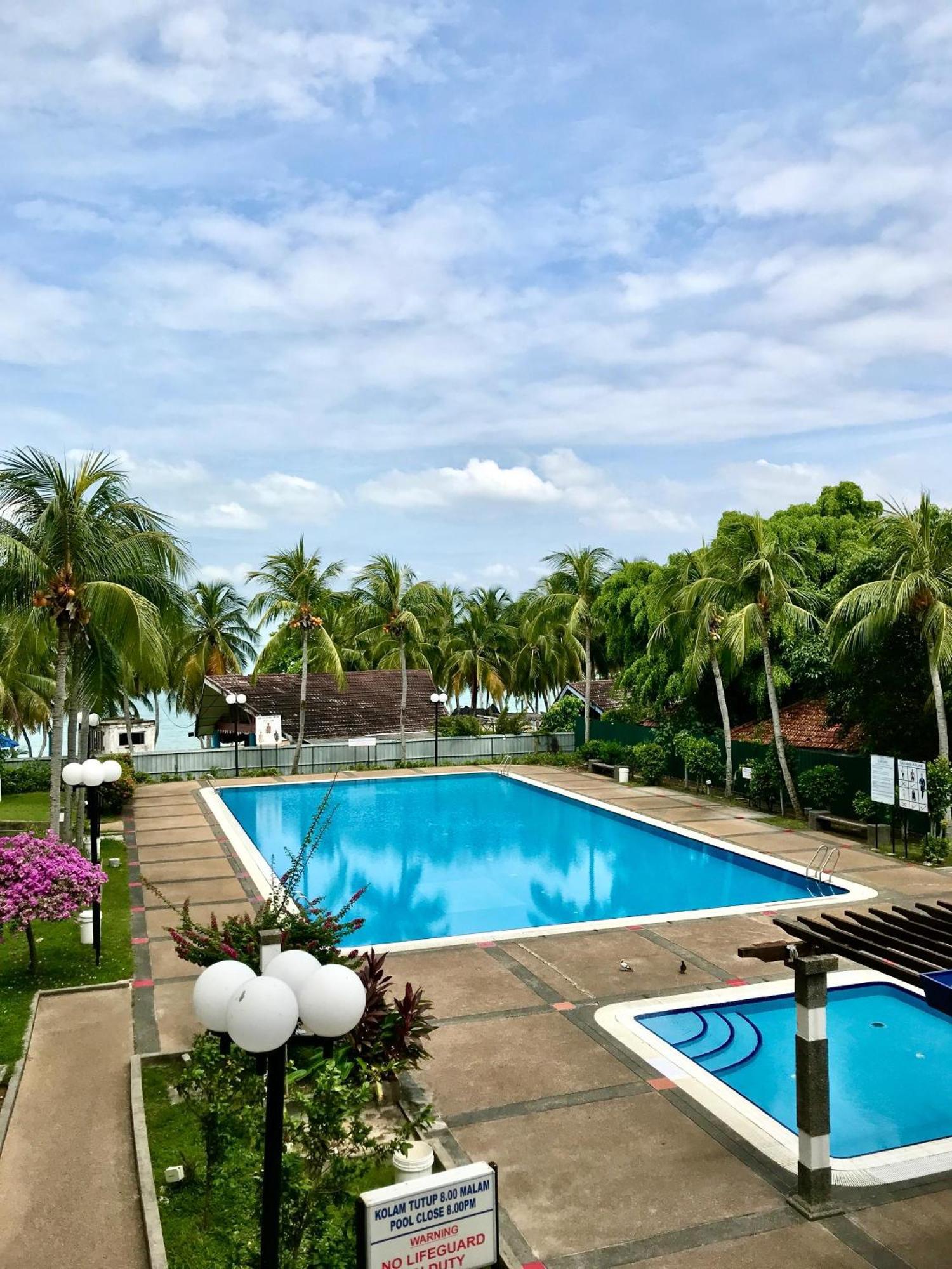 Newly Renovated Comfy Beachfront View At Seri Bulan بورت ديكسون المظهر الخارجي الصورة